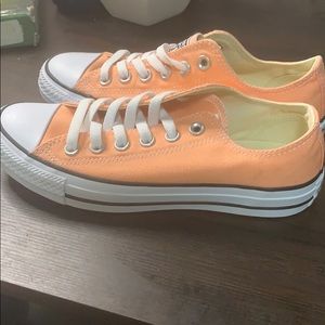 Converse! Peach 🍑 New Without Tags.
